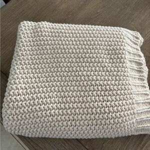 Quince Chunky Knit Throw Blanket in Light Cream